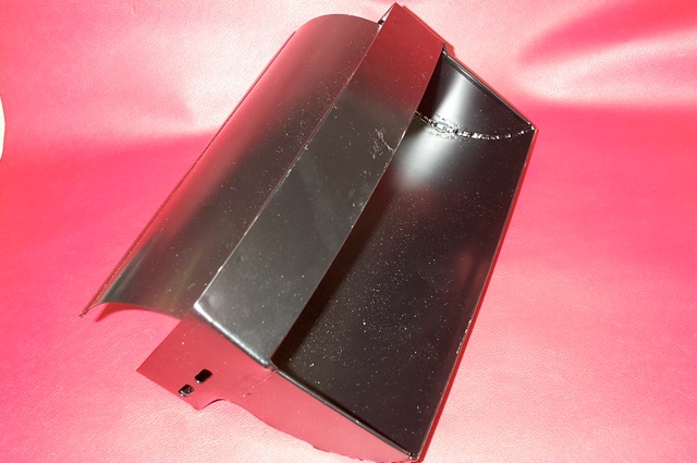 Cowl box with scoop